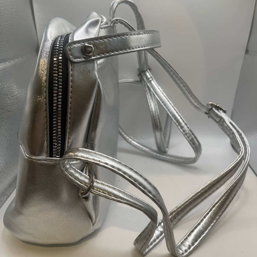 Mini silver/metallic backpack - Picture 2 of 8